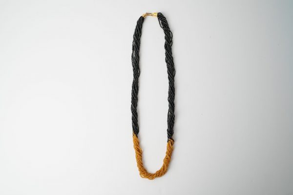 Collar Ekusuta Negro