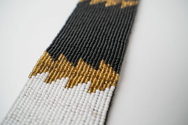 Brazalete Olkimatare Ancho, blanco, negro y dorado - Imagen 3