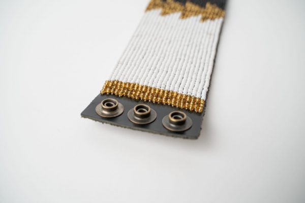 Brazalete Olkimatare Ancho, blanco, negro y dorado - Imagen 4